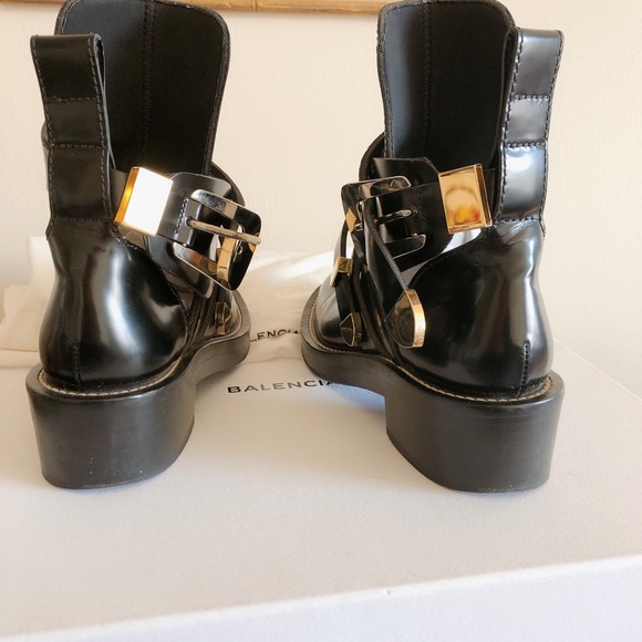 Balenciaga Cienture Cutout Leather Buckle Boot - Picture 4 of 6
